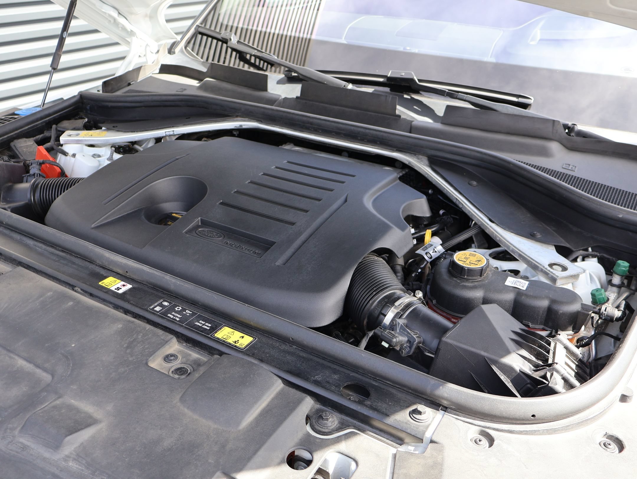 Used 2023 Fuji White Land Rover Autobiography image 33