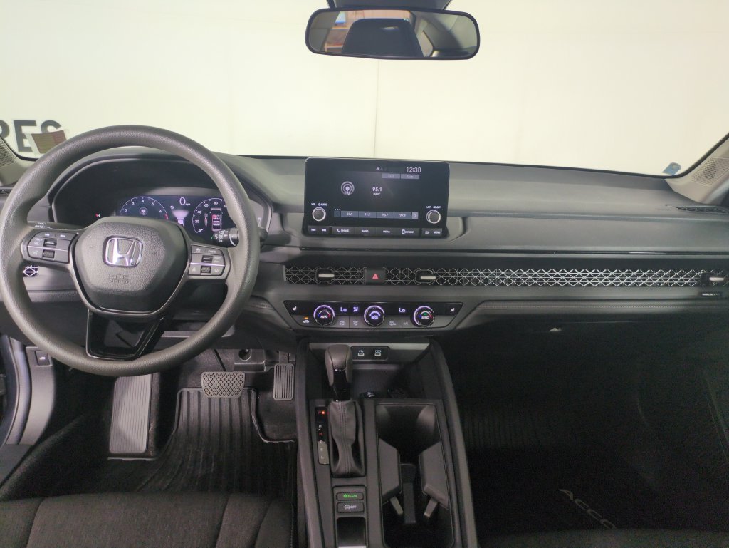 2025 Honda Accord SE - Photo 18