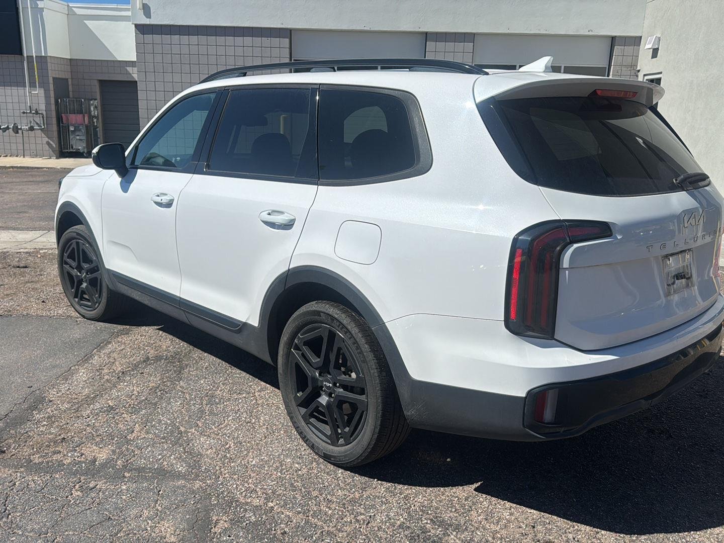 Used 2024 Glacial White Pearl Kia EX X-Line image 6