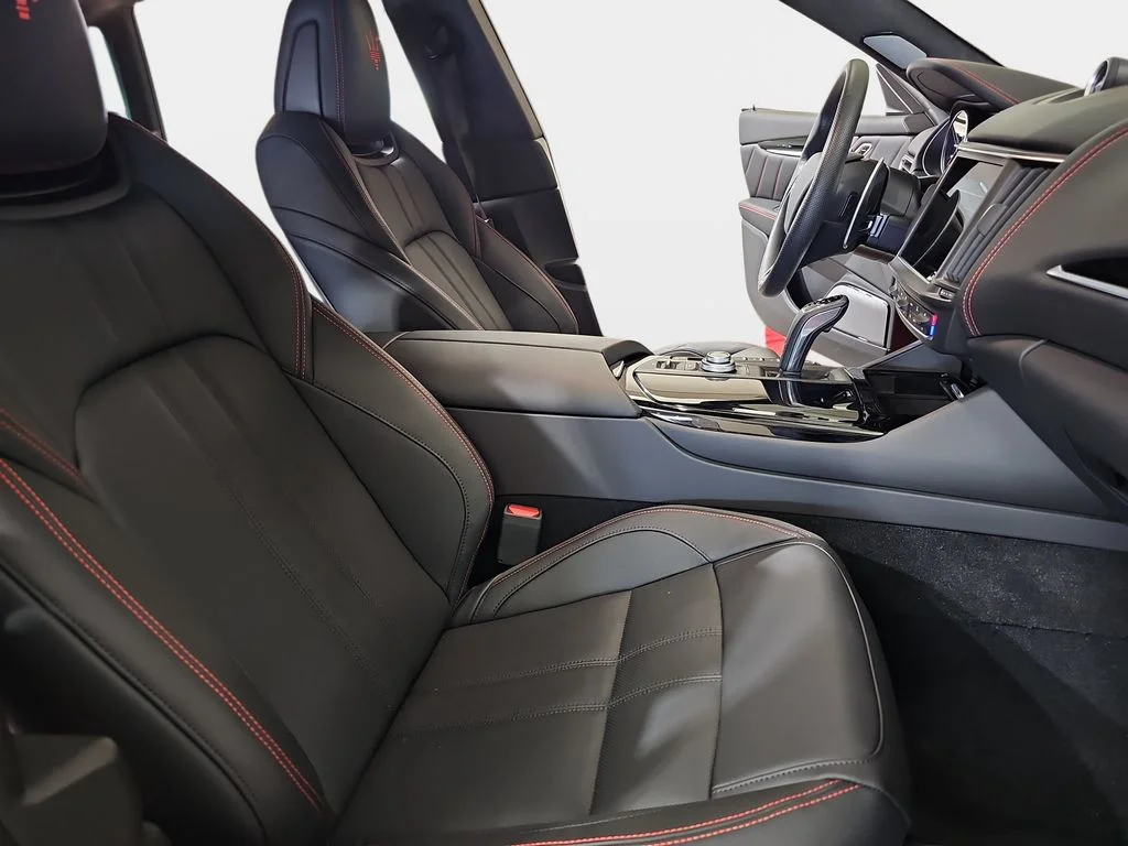 Used 2022 Red Maserati Modena image 12