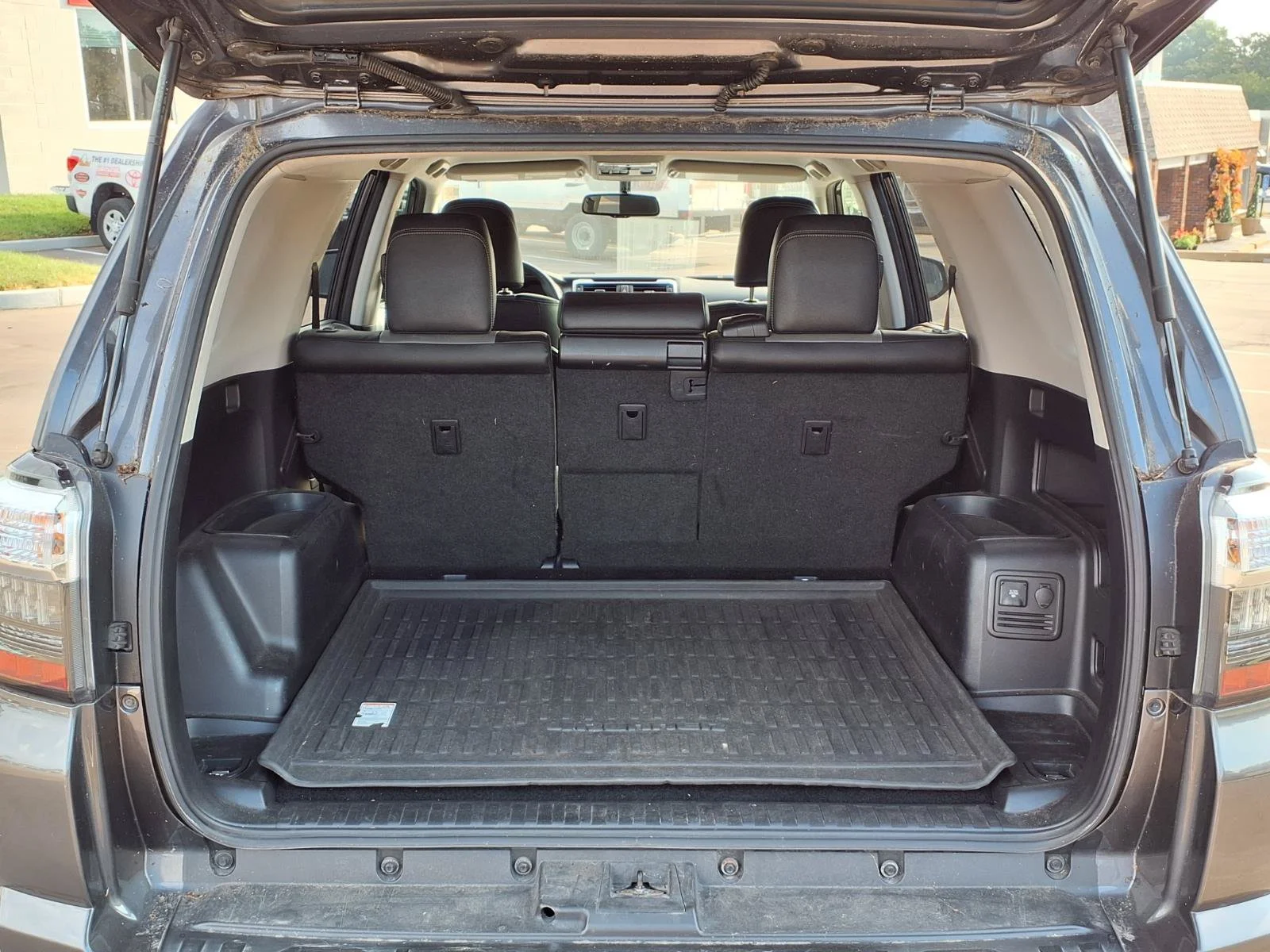 Used 2018 Magnetic Gray Metallic Toyota SR5 Premium image 24