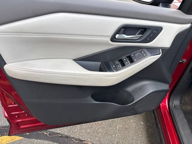 Used 2022 Scarlet Ember Tintcoat Nissan SL image 14