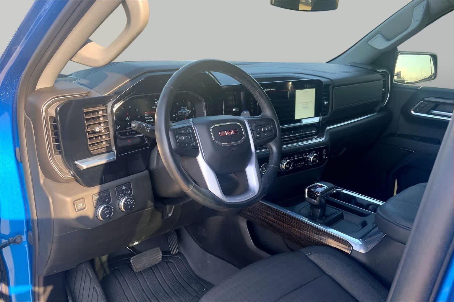 Used 2024 Dynamic Blue Metallic GMC Elevation image 16
