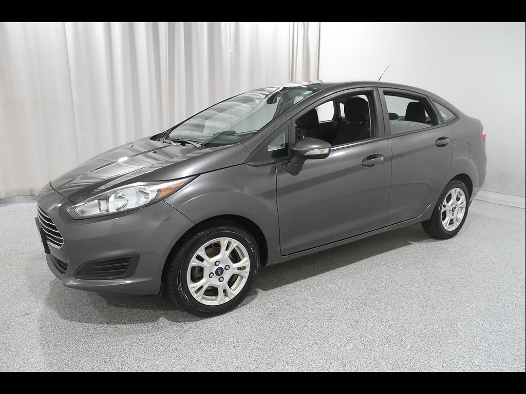 Used 2015 Magnetic Ford SE image 3