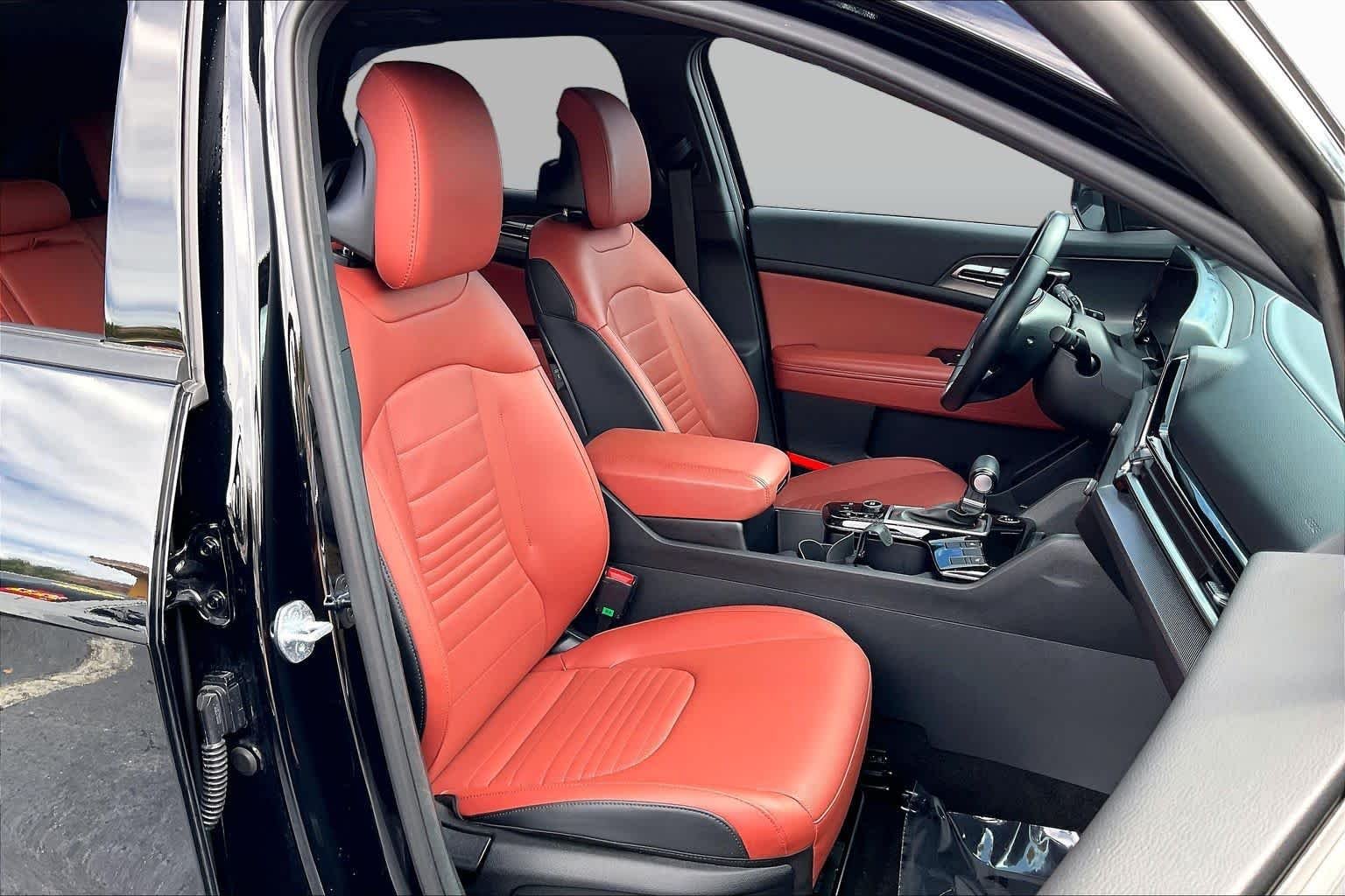 Pre-Owned 2024 Kia Sportage SX