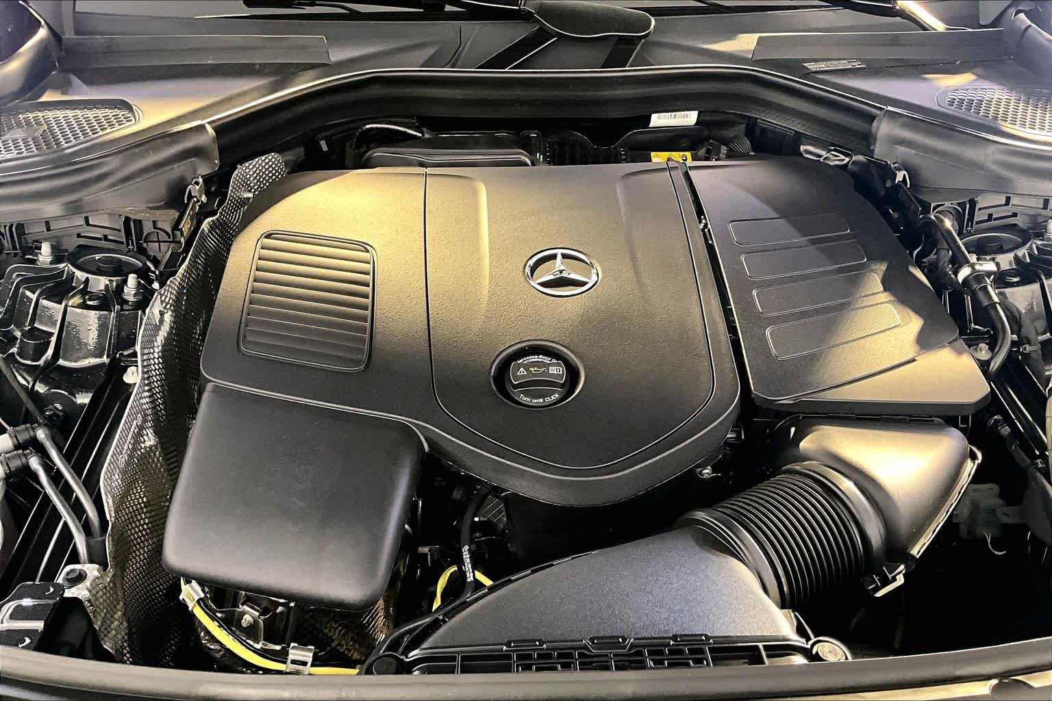 New 2026 Graphite Grey Metallic Mercedes-Benz GLC 300 image 14