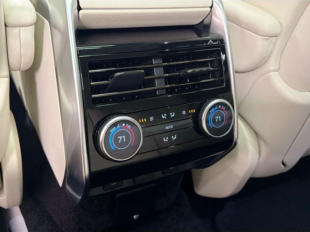 New 2026 Tourmaline Brown in Gloss finish Land Rover Autobiography image 26