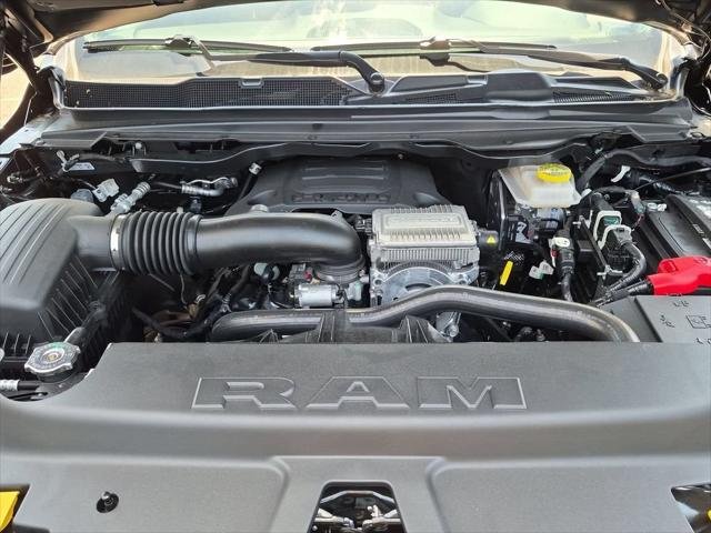 New 2026 Diamond Black Crystal Pearl-Coat Exterior Paint RAM BIG HORN image 27
