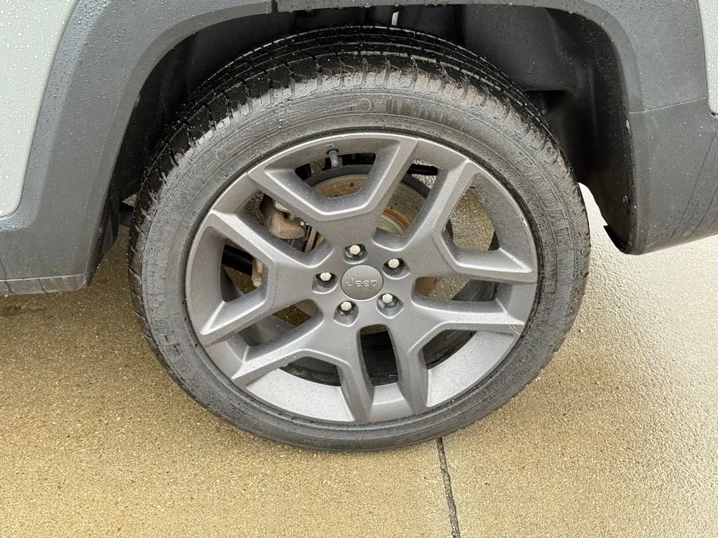 Used 2021 Gray Jeep Latitude image 11