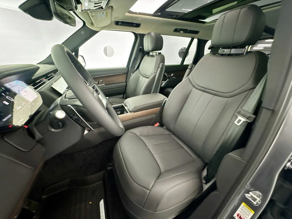 New 2026 Eiger Grey Land Rover SE image 21
