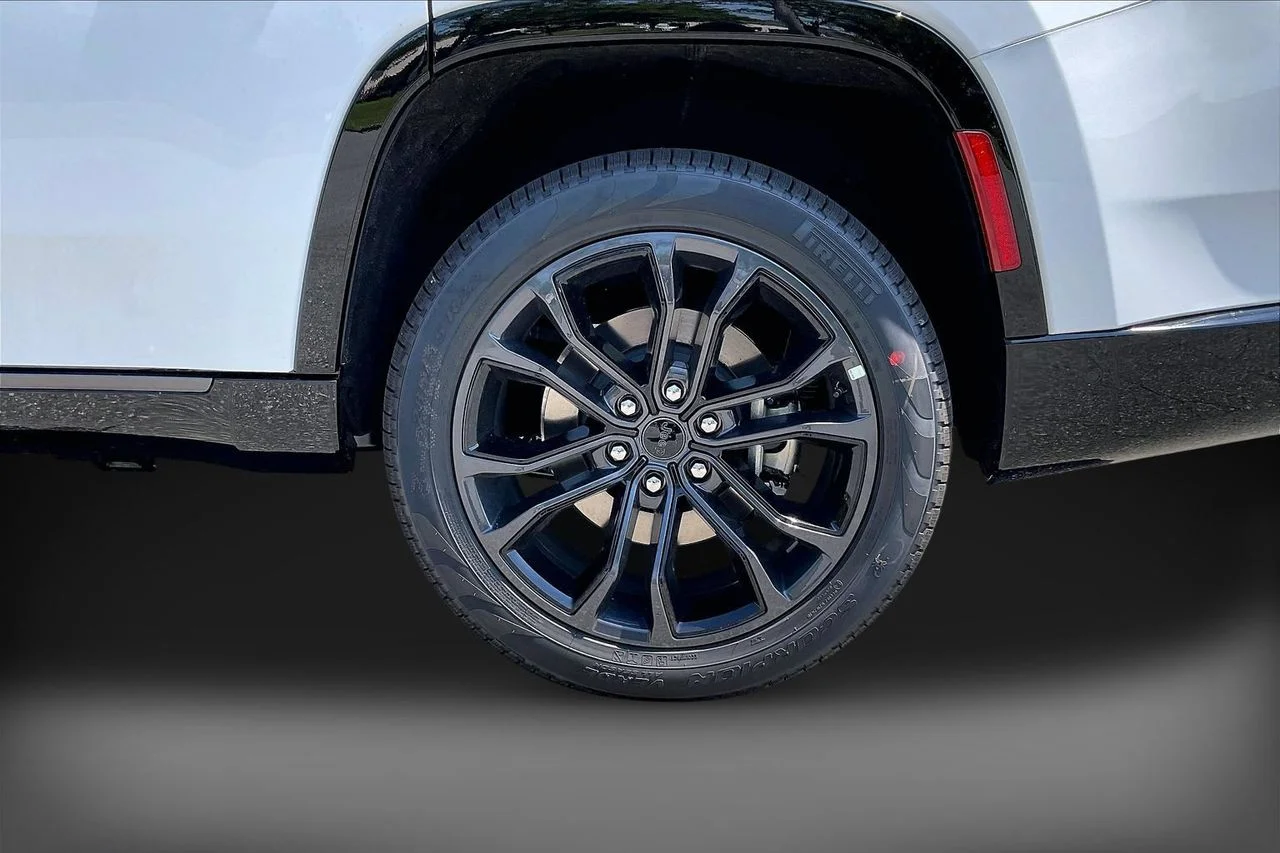 New 2026 Bright White Clearcoat Jeep Summit Reserve image 37