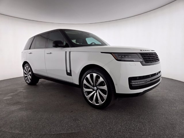Used 2025 White Land Rover SE image 12