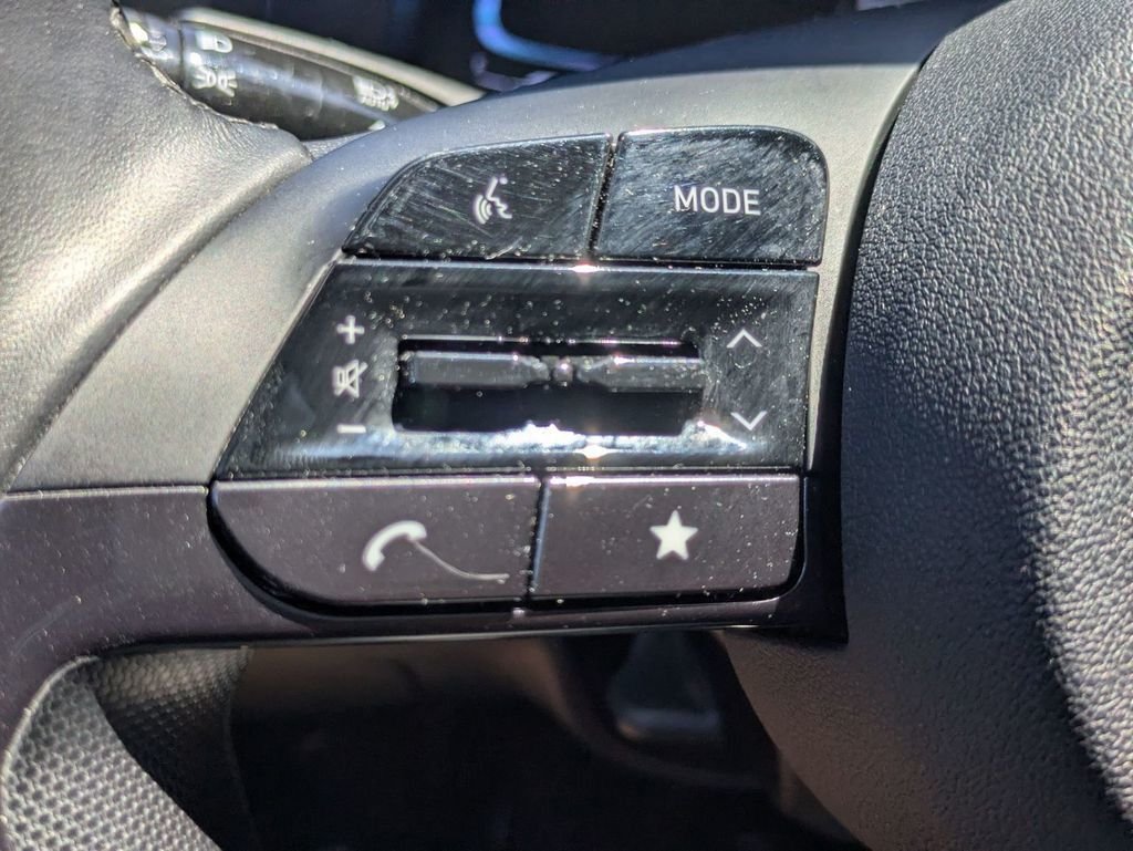 2025 Hyundai Elantra SEL - Photo 17