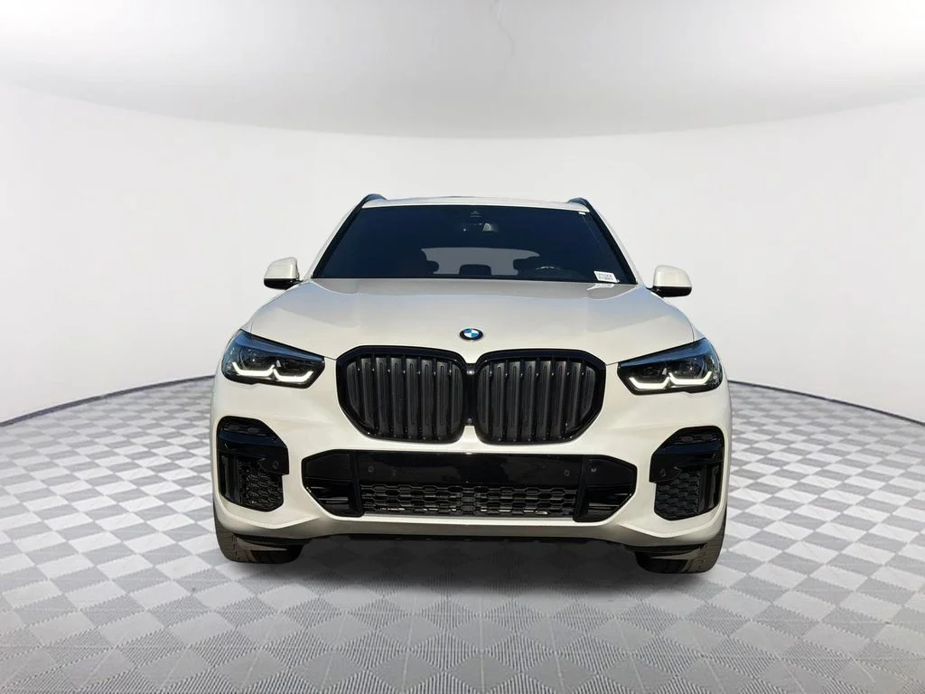 Used 2023 White BMW xDrive40i image 2