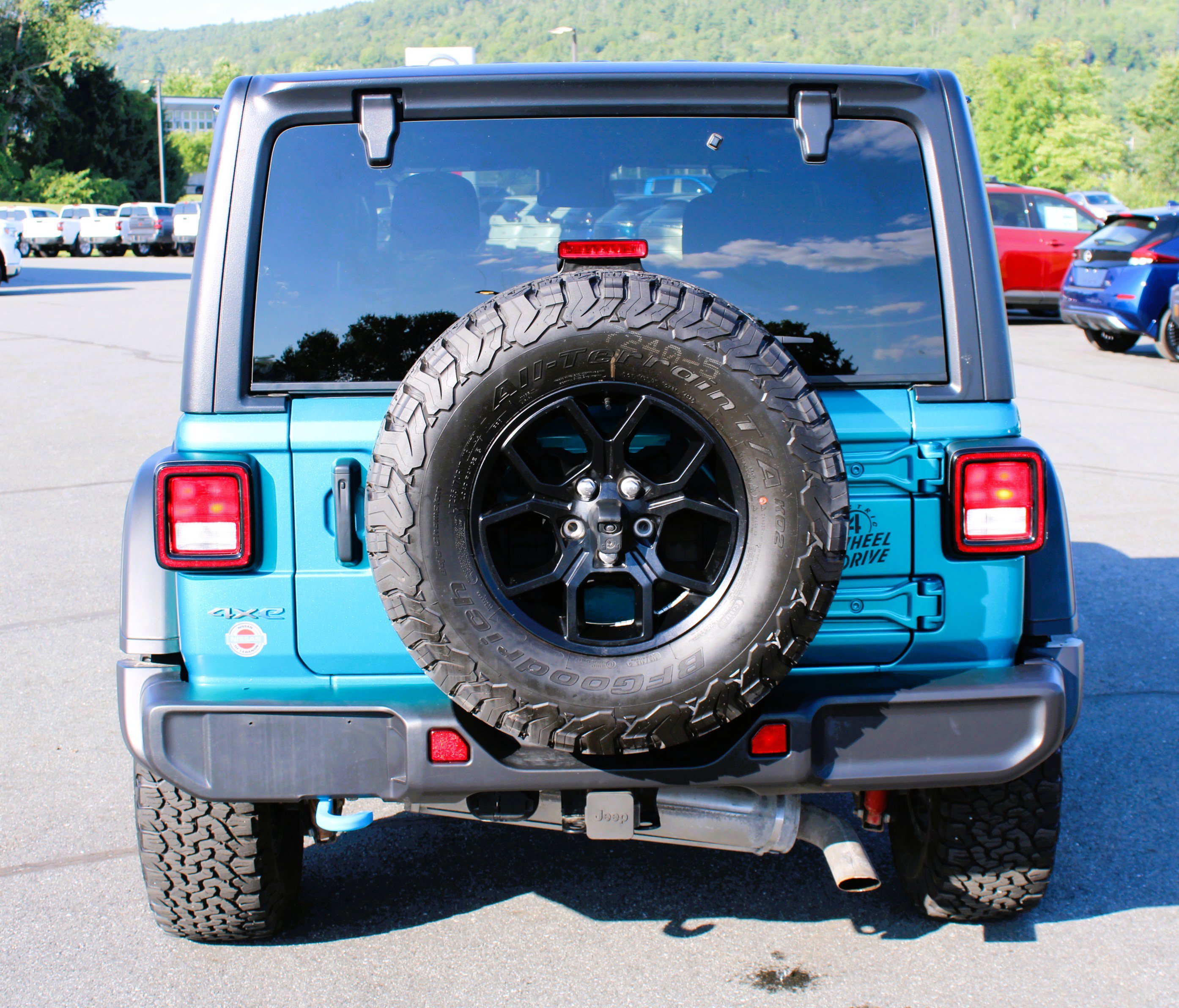 Used 2024 Bikini Pearl Coat Jeep Willys image 16