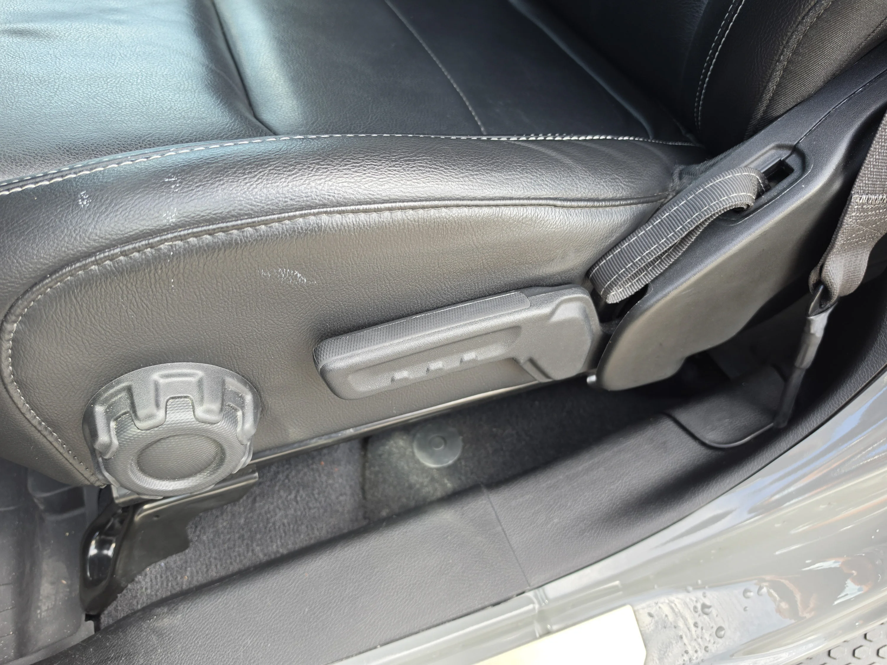 Used 2023 Sting-Gray Clearcoat Jeep Sahara image 27
