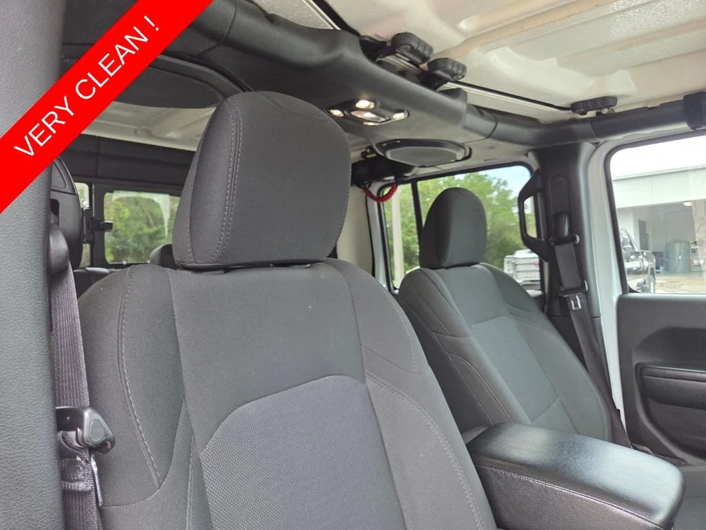 Used 2022 White Jeep Sport image 15