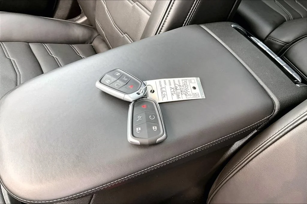 Certified Used 2025 Crystal White Tricoat Cadillac Premium Luxury image 10