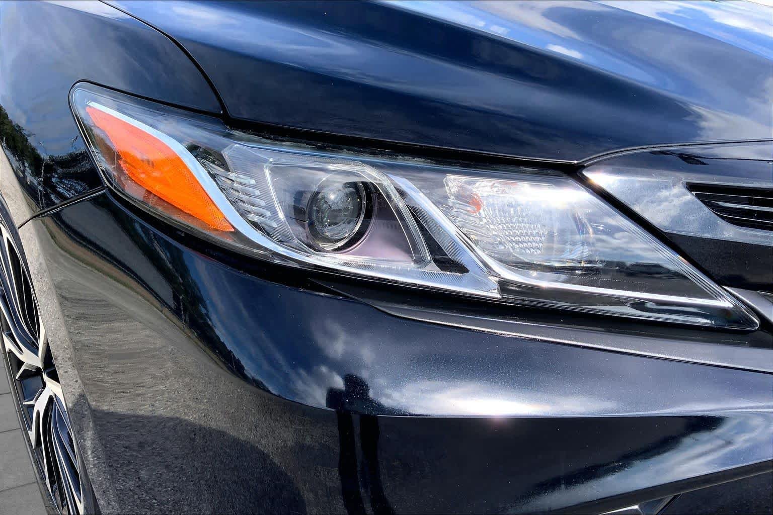 Used 2019 Midnight Black Metallic Toyota SE image 27
