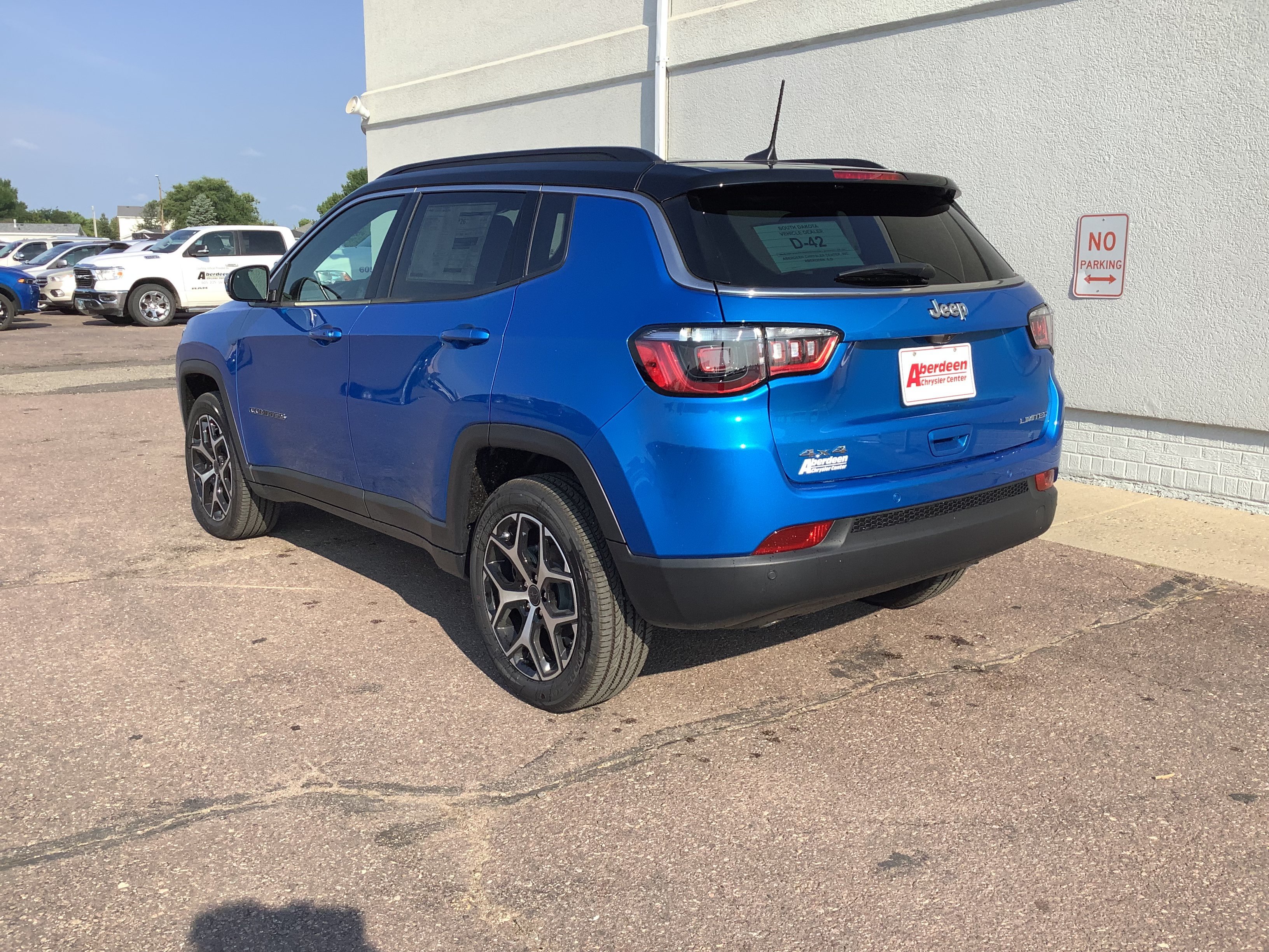 New 2026 Hydro Blue Pearl-Coat Exterior Paint Jeep Limited image 7
