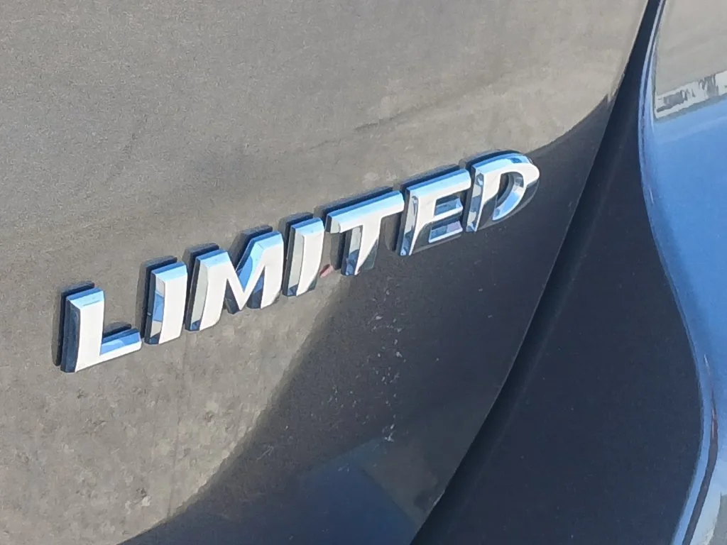 Used 2020 Gray Jeep Limited image 31