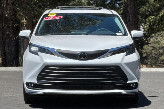 New 2026 Wind Chill Pearl <sup>1</sup> Toyota  XLE image 9