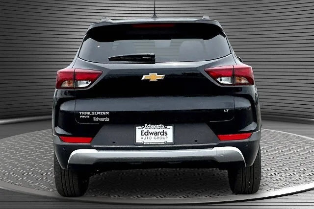 New 2026 Mosaic Black Metallic Chevrolet LT image 4