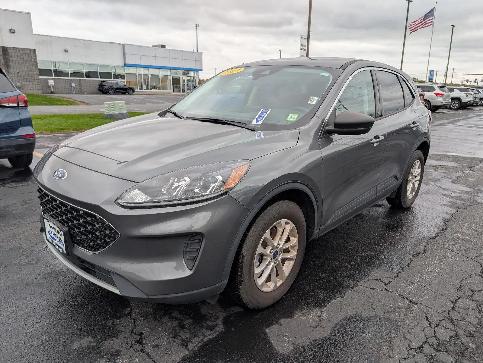 Used 2022 Carbonized Gray Ford SE image 4
