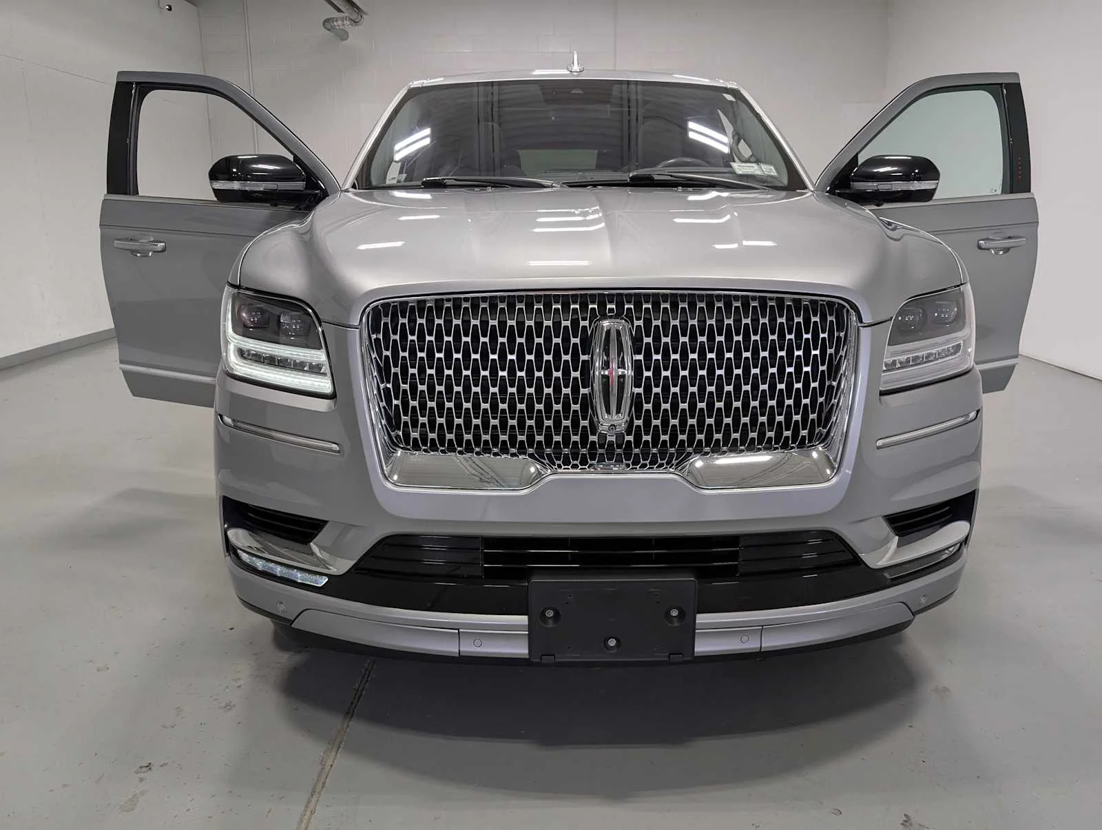 Used 2020 Silver Radiance Lincoln Reserve image 15