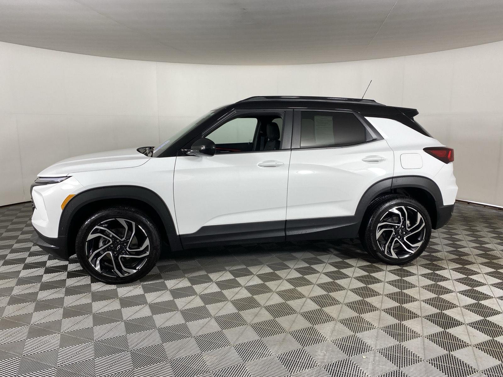 Used 2024 Summit White Chevrolet RS image 4