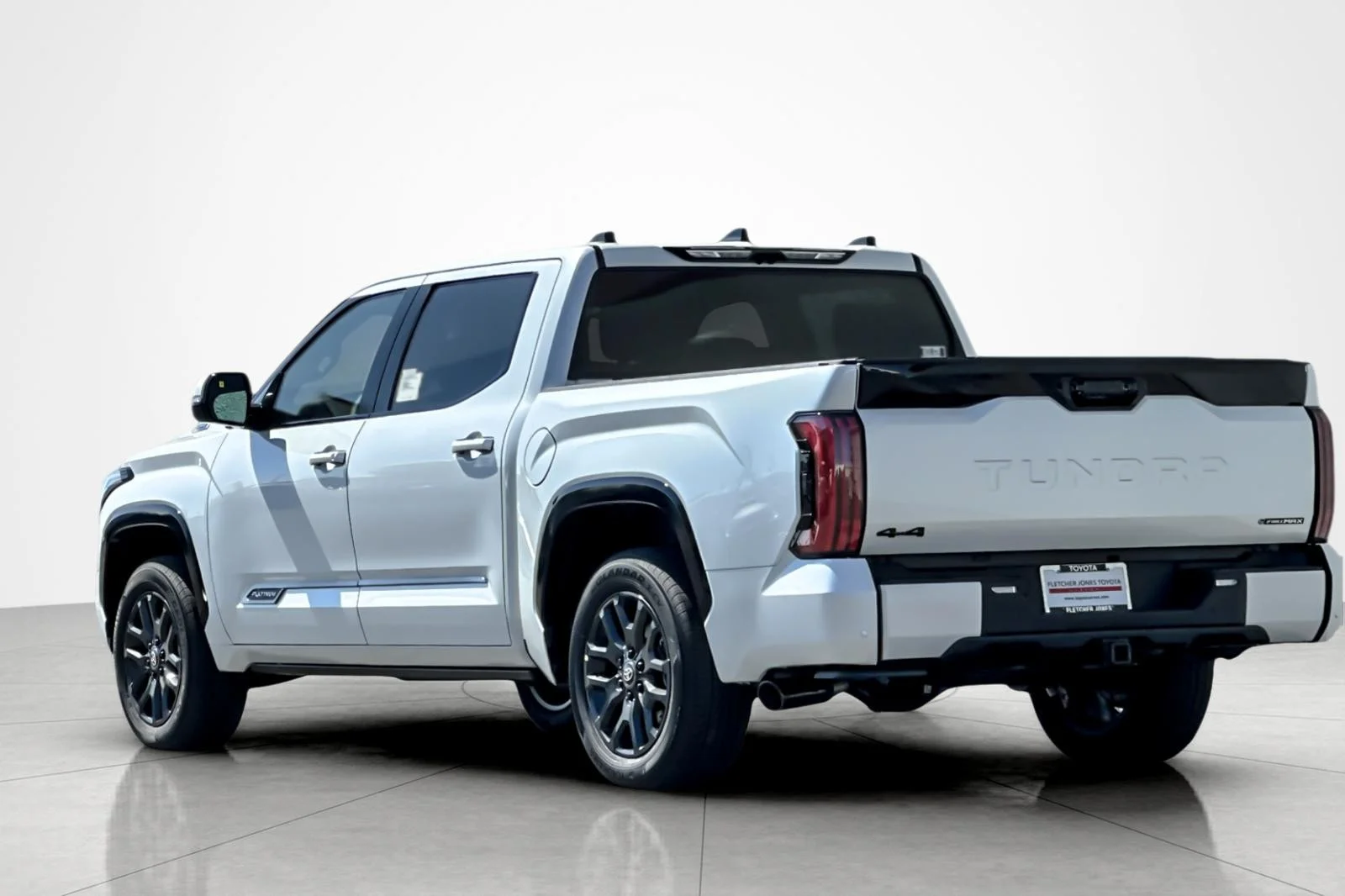 New 2026 Wind Chill Pearl <sup>1</sup> Toyota Tundra Platinum image 3