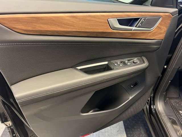 New 2026 Black Volkswagen 2.0T SE w/Technology image 8