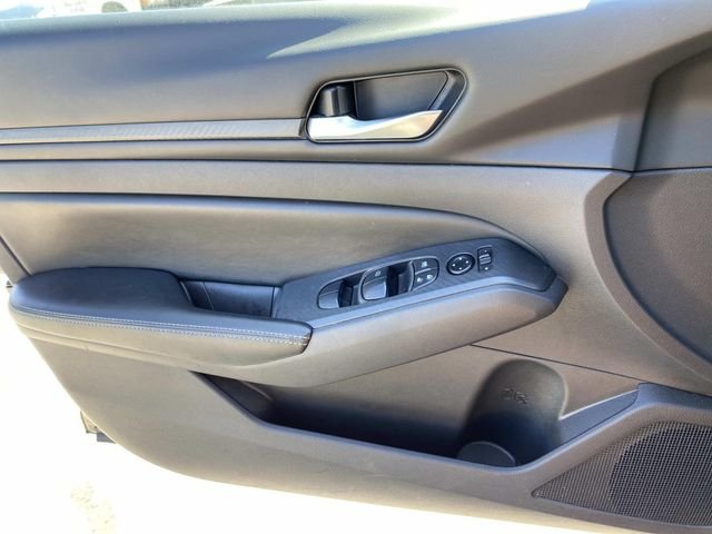 Used 2024 Black Nissan 2.5 SV image 20