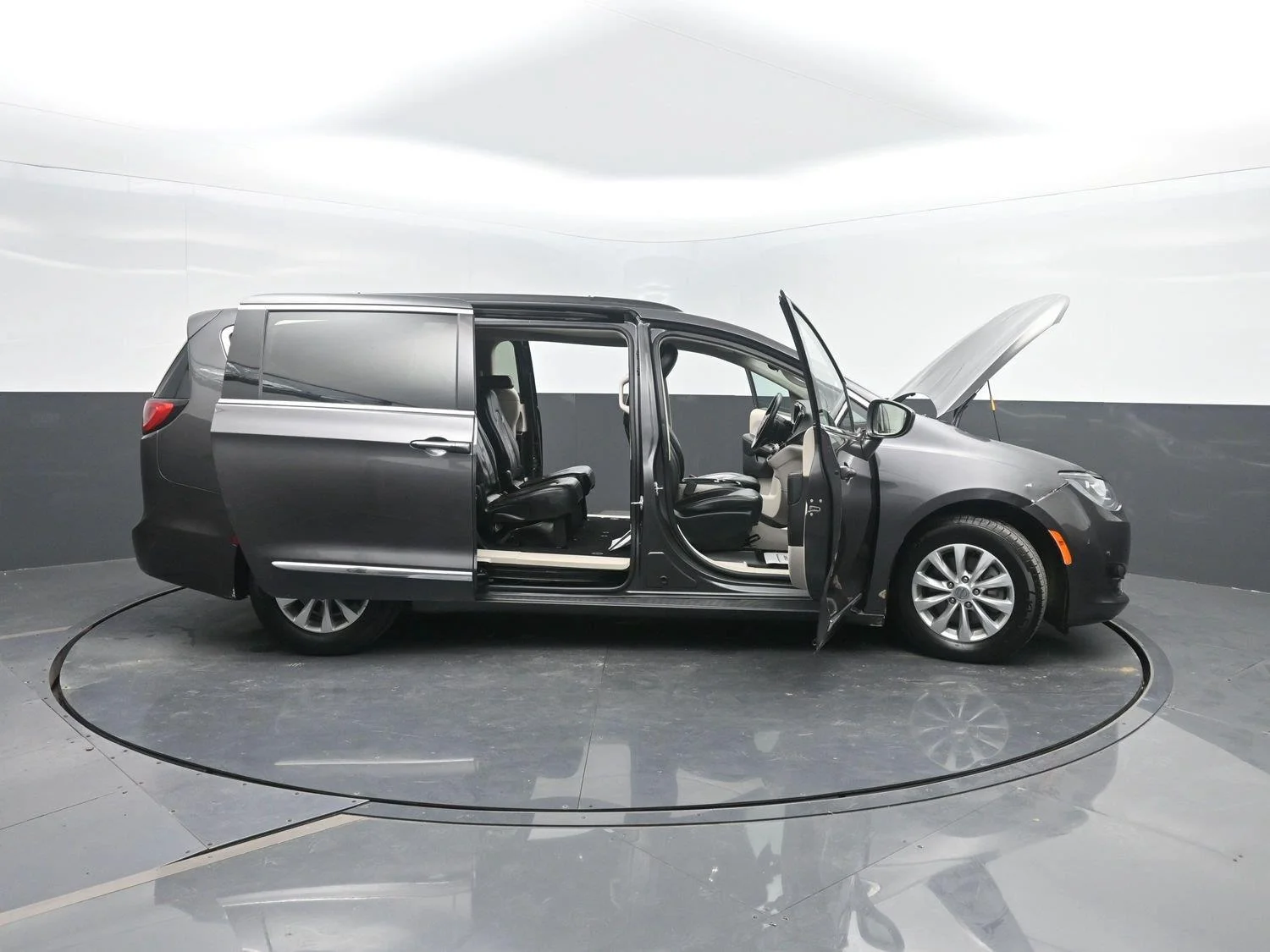 Used 2017 Granite Crystal Metallic Clearcoat Chrysler Touring-L image 44