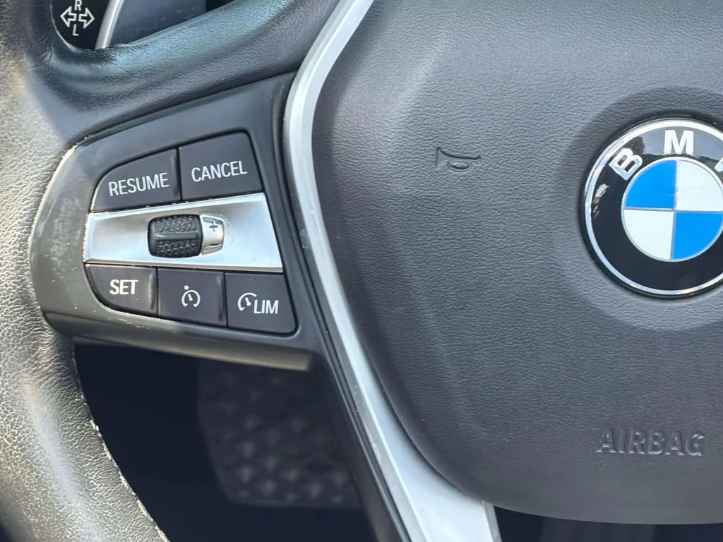 Used 2020 Black Sapphire Metallic BMW sDrive30i image 13