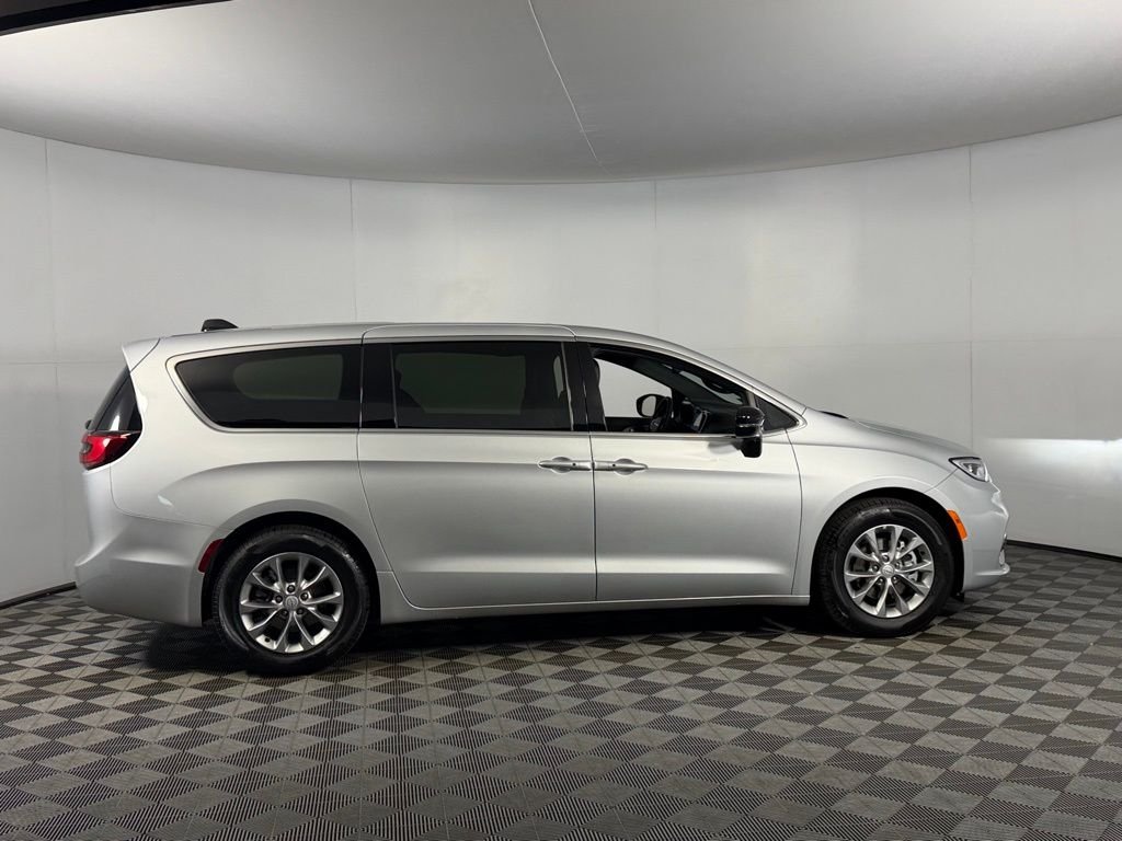 Used 2026 Silver Chrysler Limited image 10