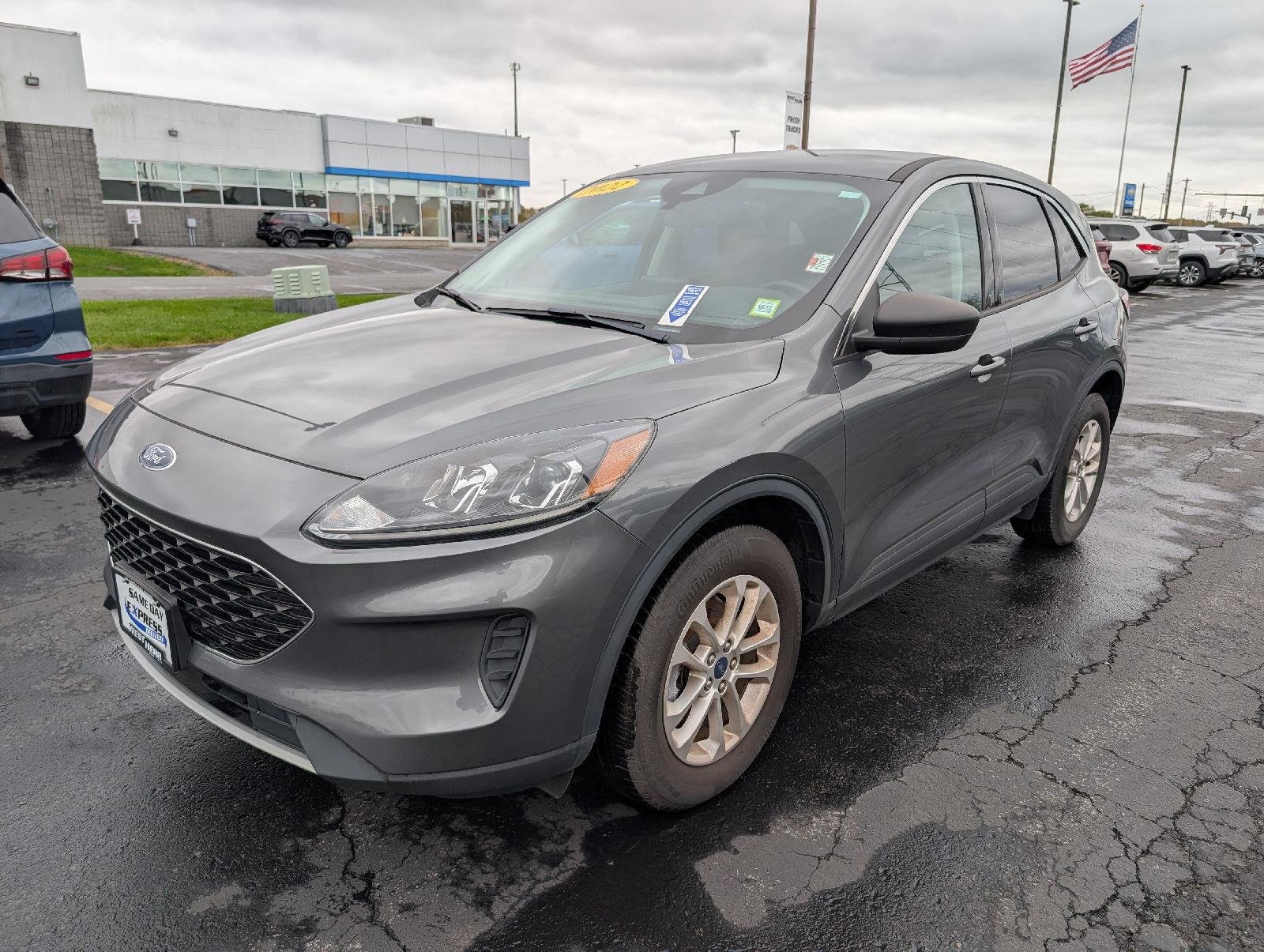 Used 2022 Carbonized Gray Ford SE image 4