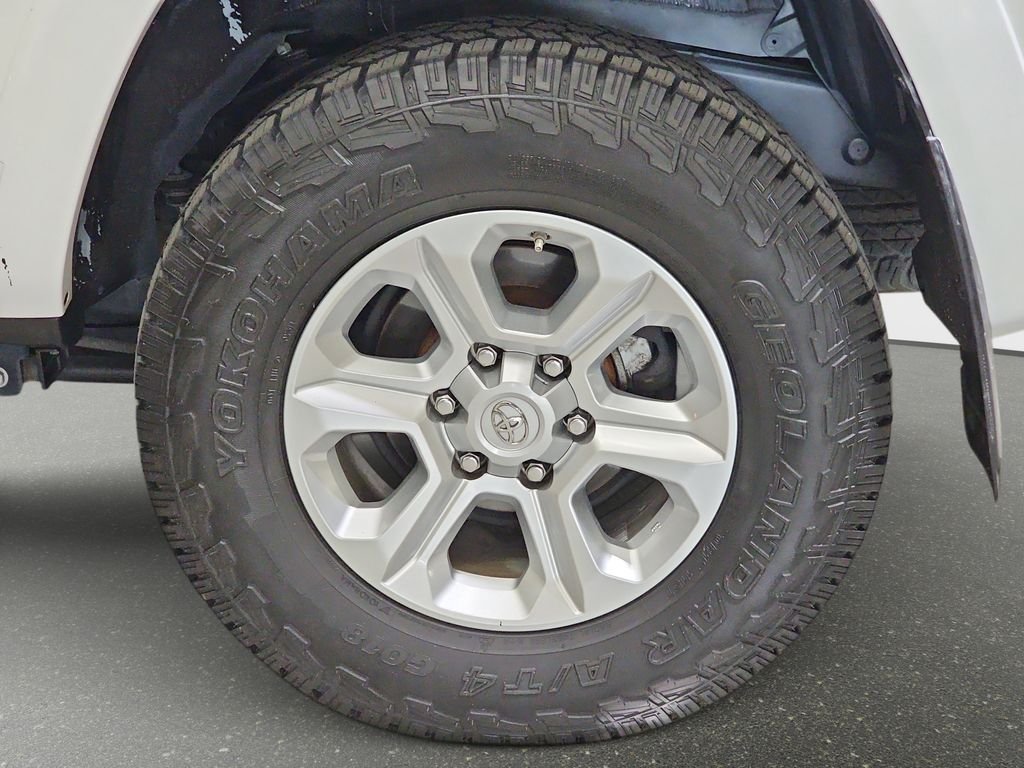 Used 2019 White Toyota SR5 Premium image 34