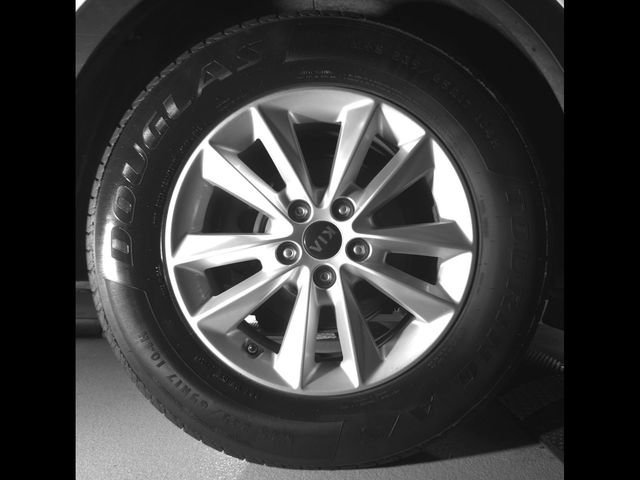 Used 2019 Snow White Pearl Kia L image 12