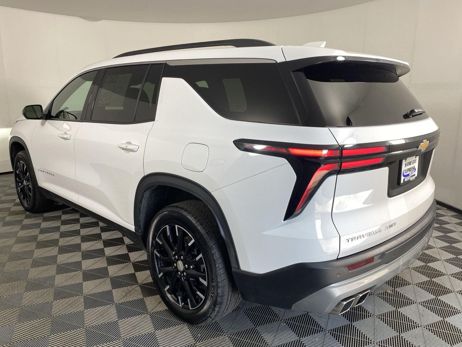 Used 2025 Summit White Chevrolet LT image 5
