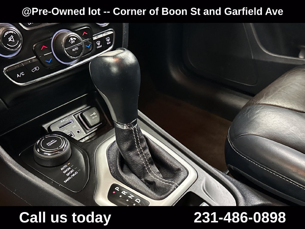 Used 2015 White Jeep Limited image 23