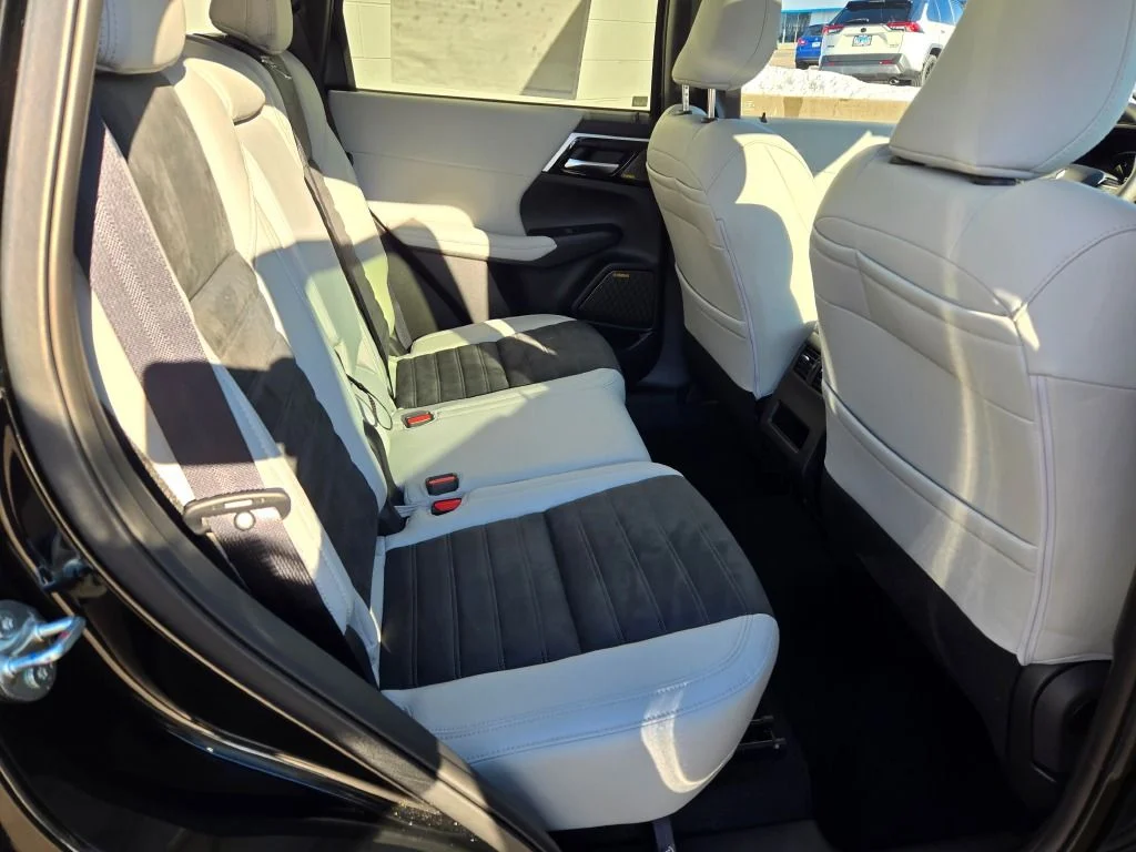 2026 Mitsubishi Outlander SE - Photo 7