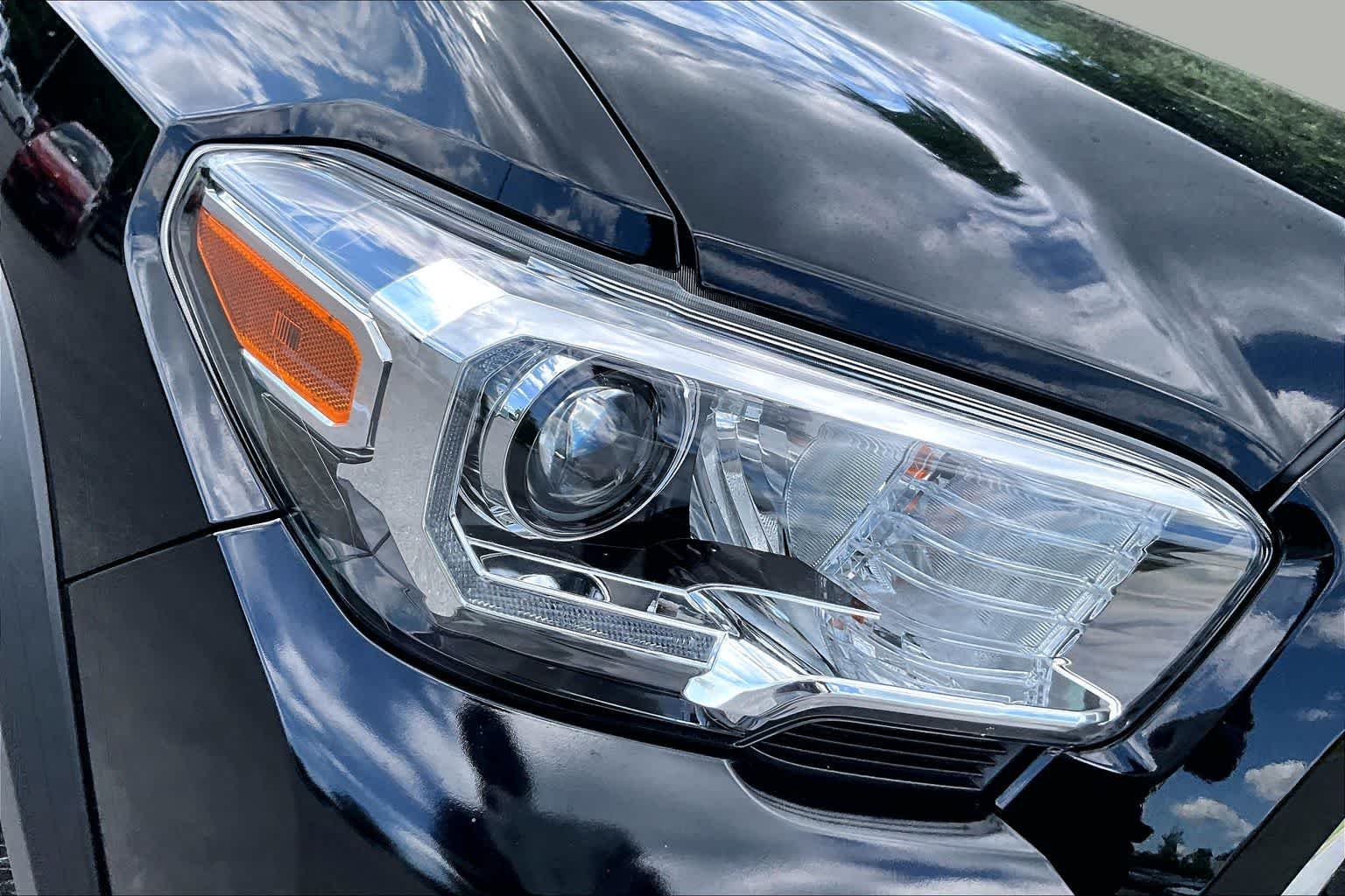 Used 2018 Midnight Black Metallic Toyota TRD Off Road image 27