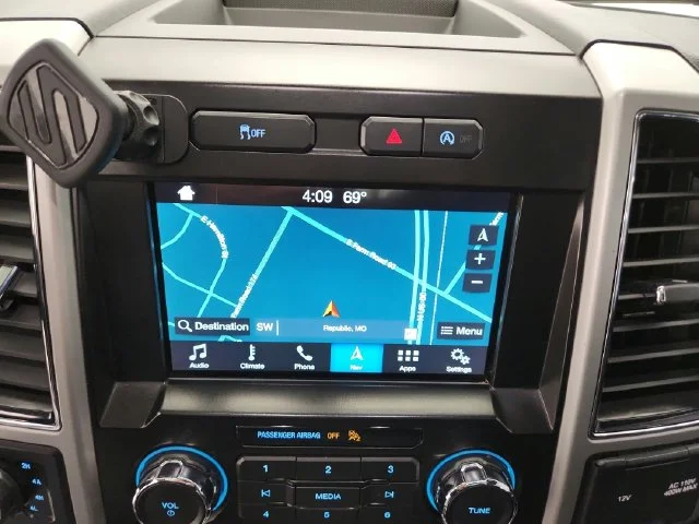 Used 2018 White Platinum Ford Lariat image 19