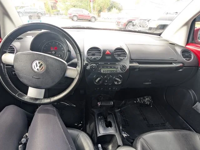 Used 2008 Red Volkswagen SE image 9