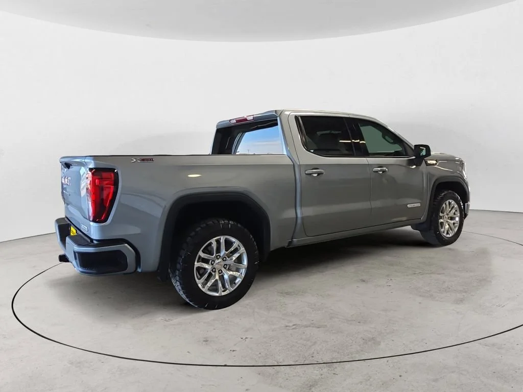 Certified Used 2025 Sterling Metallic GMC Elevation image 5