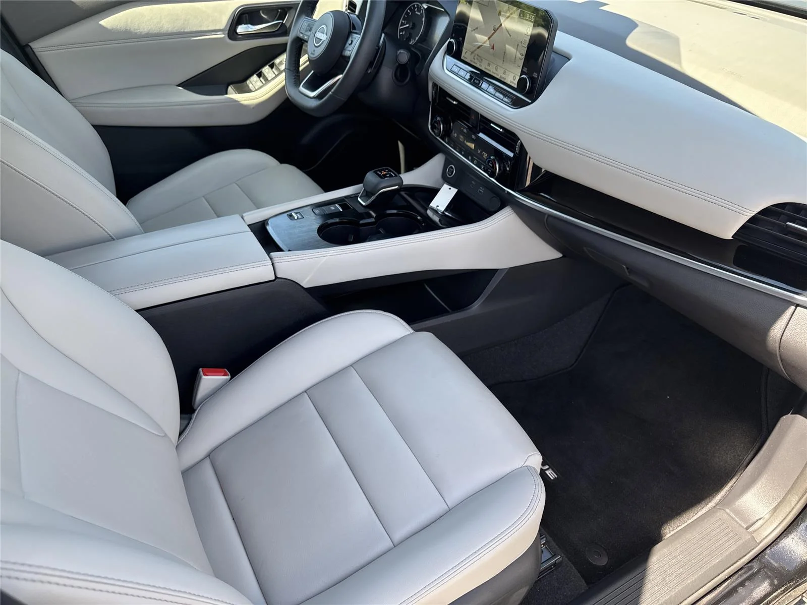 Used 2023 Super Black Nissan SL image 36