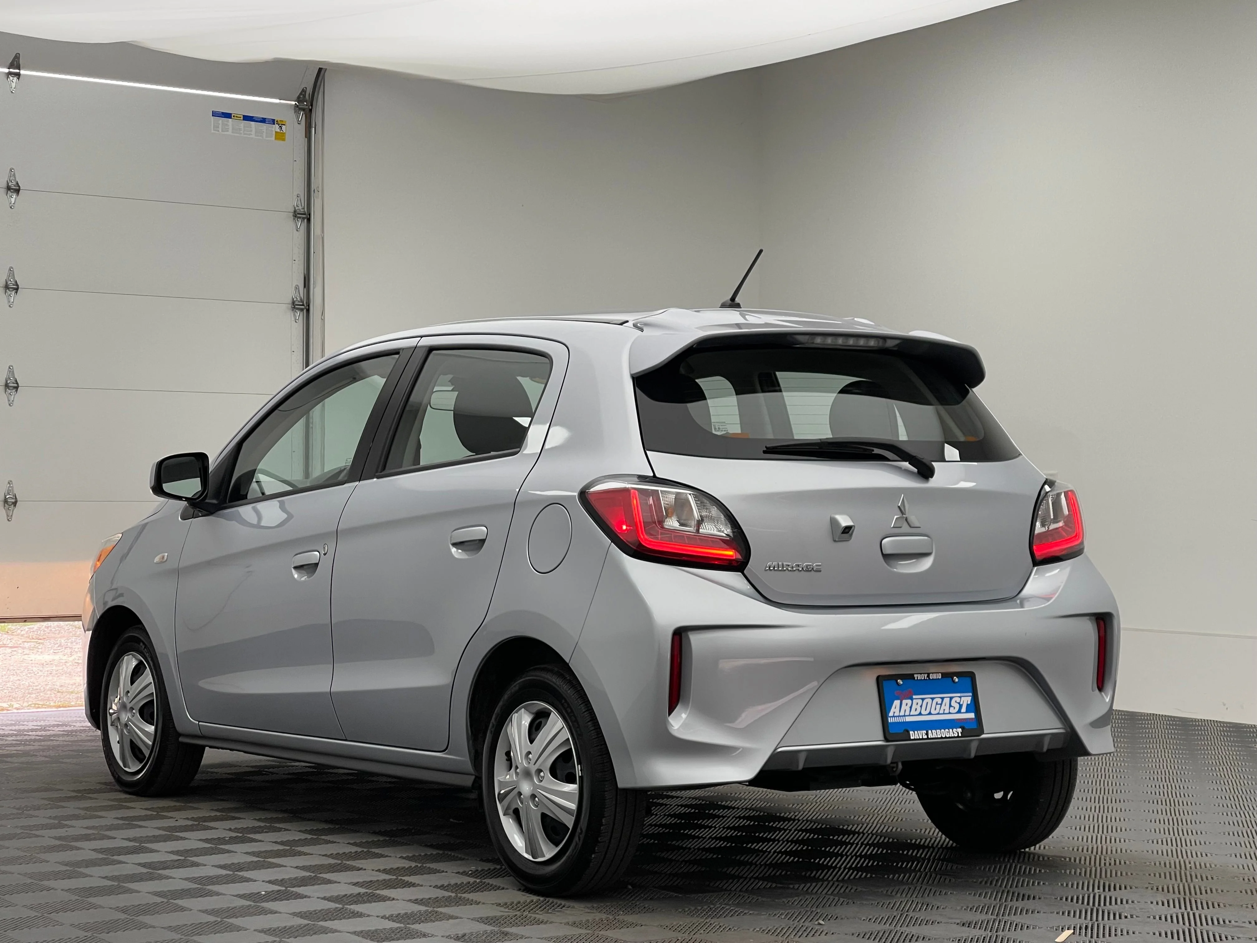 Used 2024 Silver Mitsubishi ES image 9