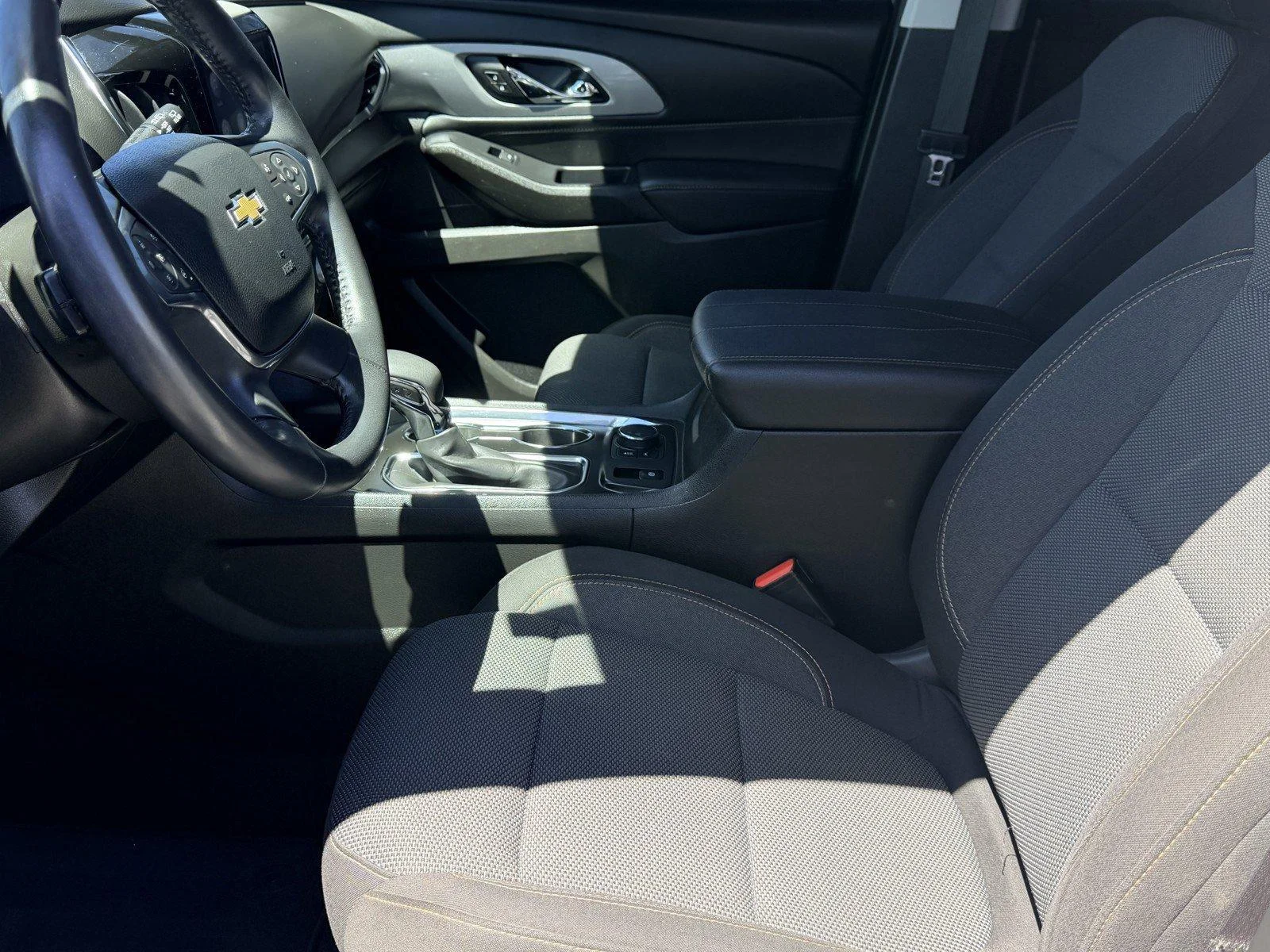 Used 2021 SUMMIT WHITE Chevrolet LT Cloth image 18