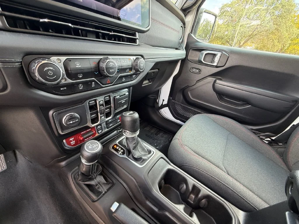 Used 2025 White Jeep Rubicon image 22